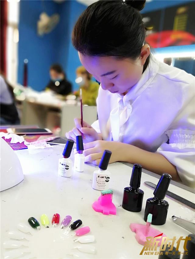 (已阅)3.28佛中小榄美甲上课与外出实操图片素材 (17)_副本.jpg